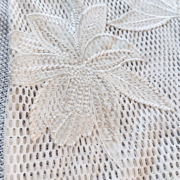 ENDLESS ROSE Cream Floral Lace Mini Dress - Picture 11 of 14